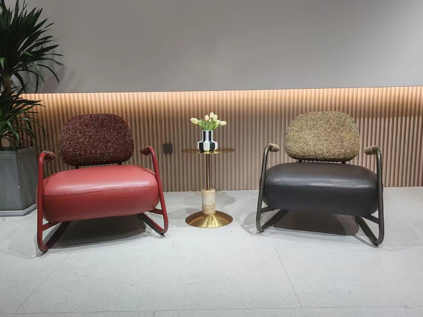 Contemporary Lounge Chair – Woven Backrest & Leather Seat