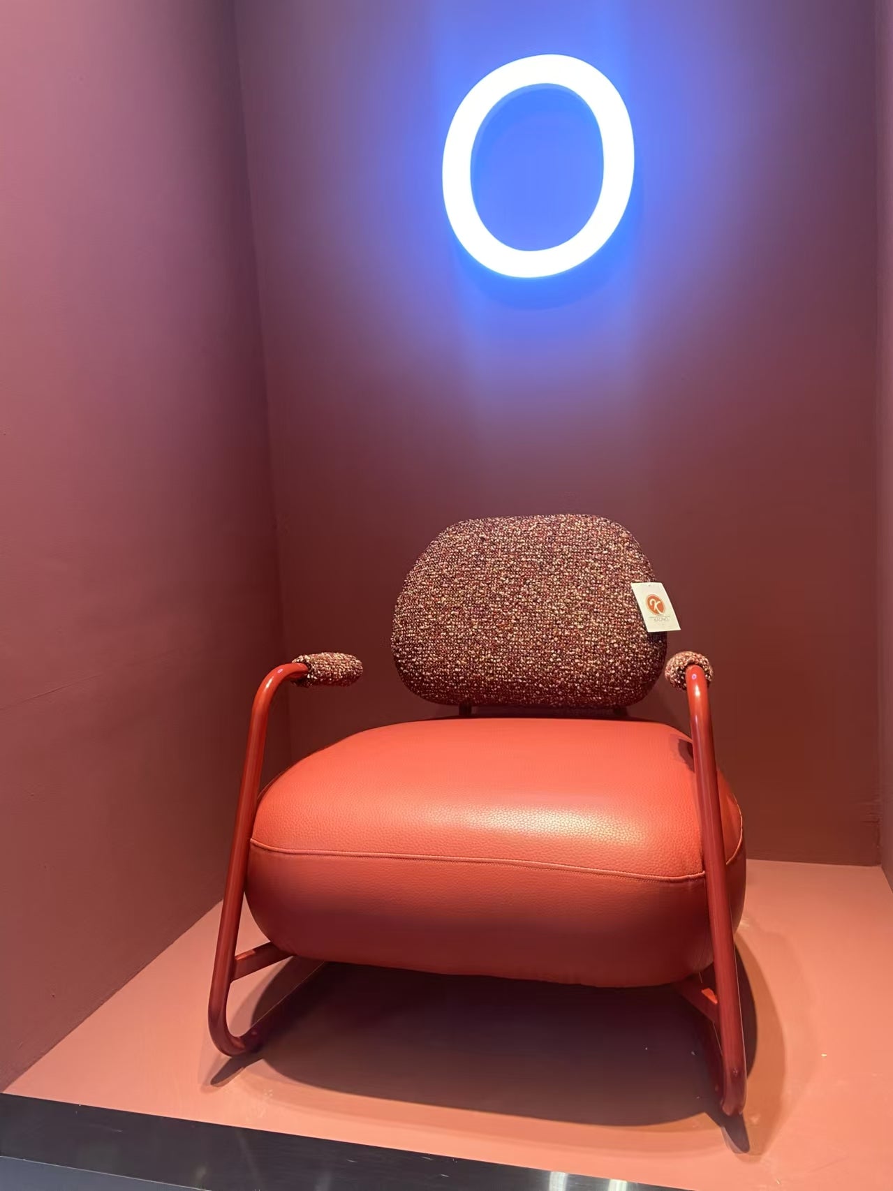 Contemporary Lounge Chair – Woven Backrest & Leather Seat