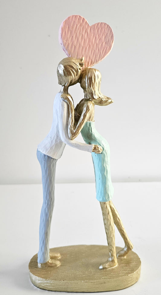 Elegant Couple Figurine – kissing couple with Heart